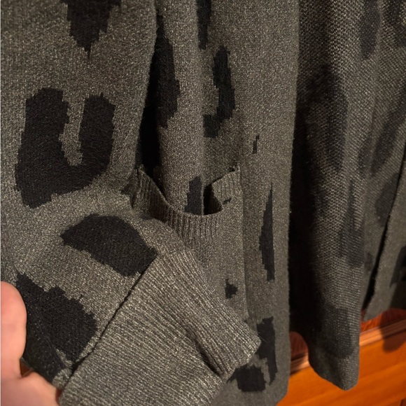 MEROKEETY Black and Grey Leopard Print Cardigan EUC - Picture 3 of 4